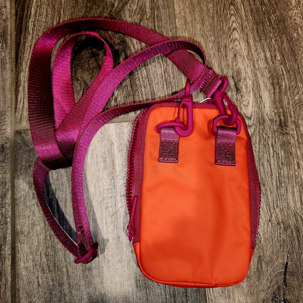 Lululemon Vibrant Pink Bag - Picture 2 of 4